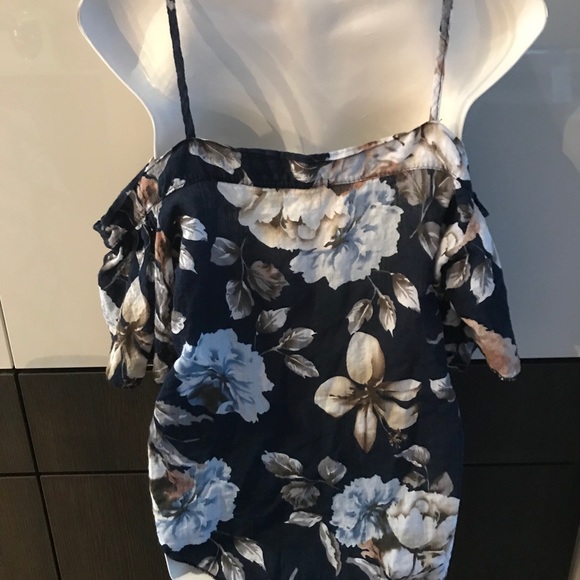 Cute floral cold shoulder cropped cotton blouse - Picture 3 of 9